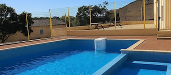 Les Capucins Cité Médiévale à 15 min – Piscine & Parking Privé