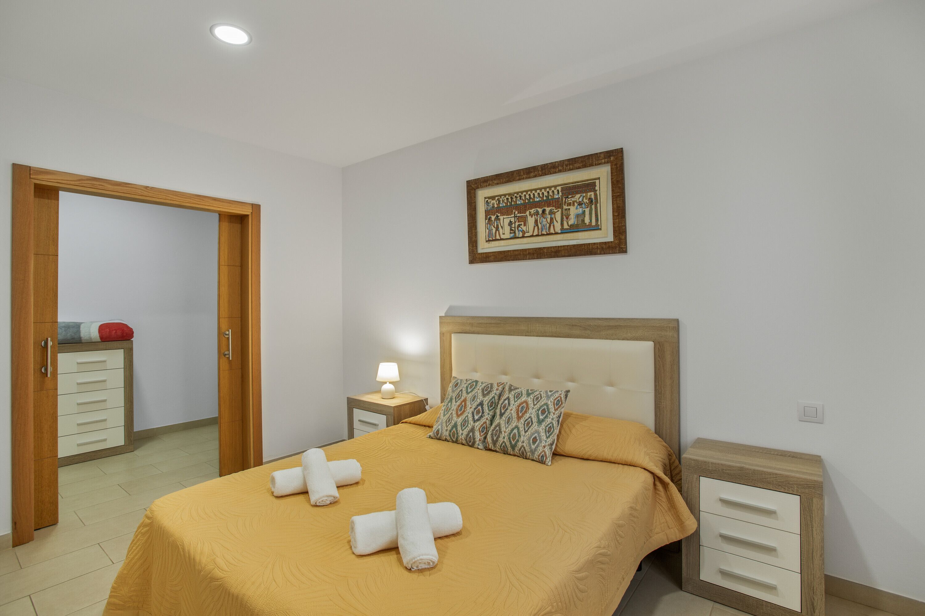 3 chambres, fer et planche à repasser, Wi-Fi, draps fournis