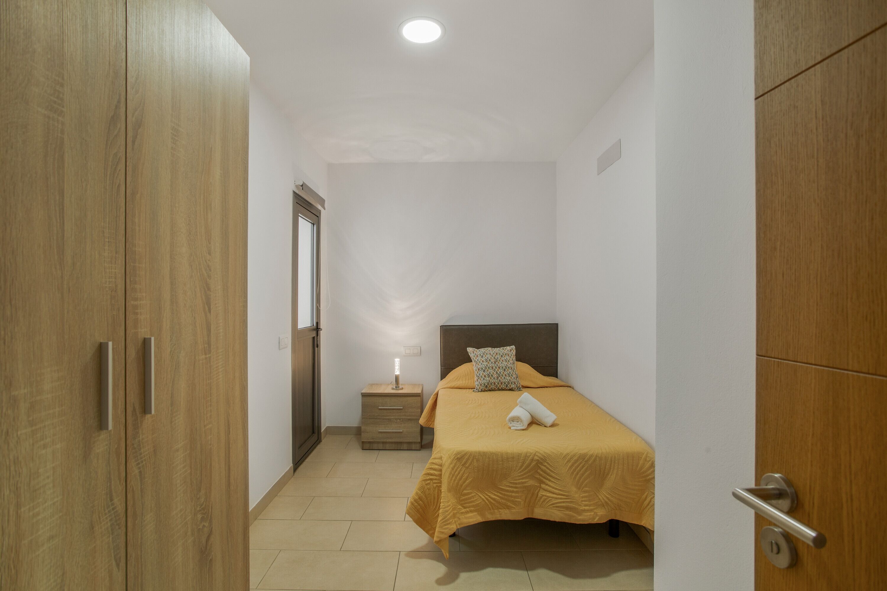 3 slaapkamers, een strijkplank/strijkijzer, wifi, beddengoed