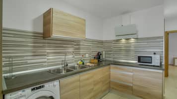 Frigorifero, microonde, piano cottura, macchina per tè/caffè