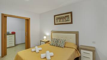 3 bedrooms, iron/ironing board, WiFi, bed sheets