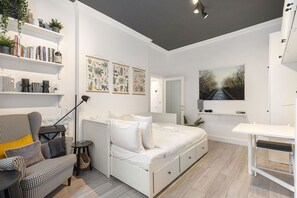 1 bedroom, iron/ironing board, internet, bed sheets