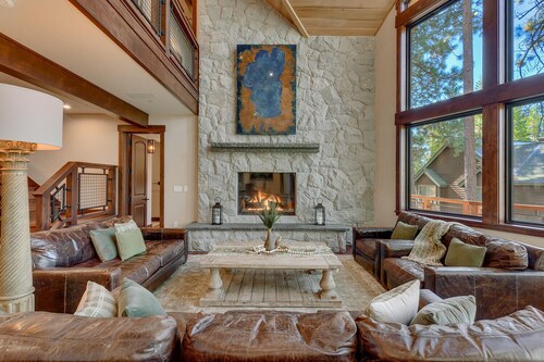 5-Bedroom Lake Tahoe Gem | Deck & Hot Tub (Tall Pines)