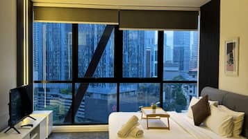 Luxury Studio, City View | Ruang kerja komputer riba, langsir/tirai gelap terus