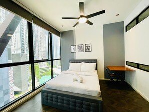 Classic-Studio, Stadtblick | Laptopgeeigneter Arbeitsplatz, Verdunkelungsvorhänge