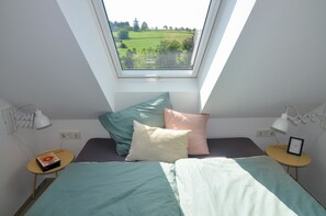 1 slaapkamer, een strijkplank/strijkijzer, reisbedje, gratis wifi