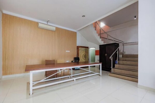 Interior - RedDoorz near Ubud Village (Bali)