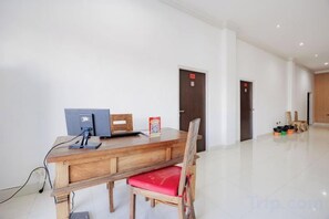 Unclassified image, 4 of 13, button - RedDoorz near Ubud Village (Bali)