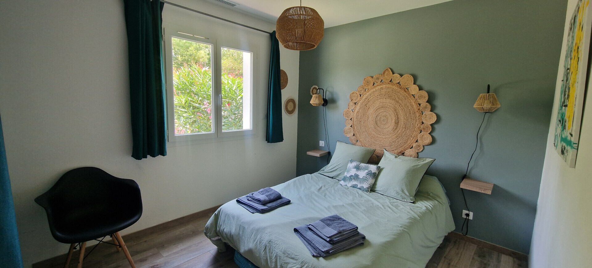 5 bedrooms, desk, iron/ironing board, WiFi