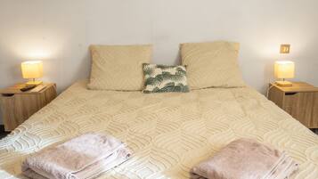 2 bedrooms, iron/ironing board, WiFi, bed sheets