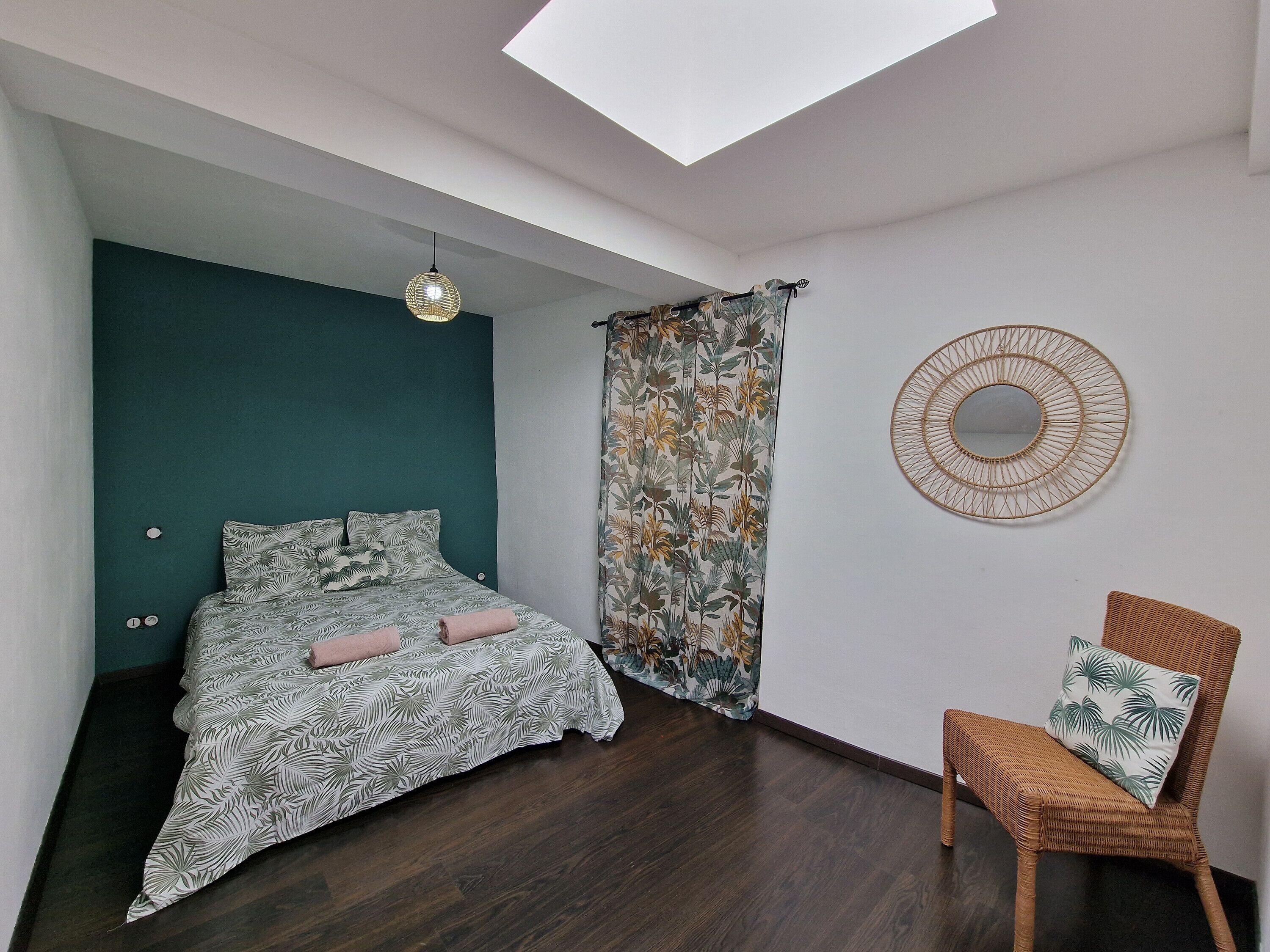 2 chambres, fer et planche à repasser, Wi-Fi, draps fournis