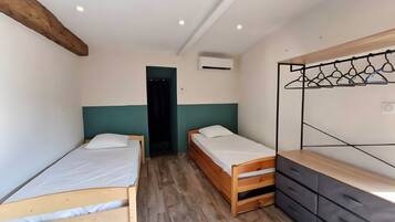 2 bedrooms, WiFi, bed sheets