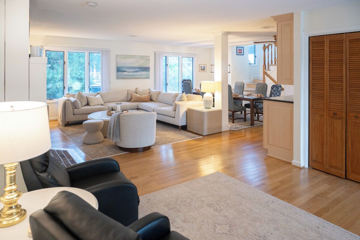 Televisión, libros y impresora 