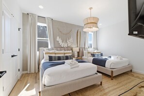 5 habitaciones, tabla de planchar con plancha y cuna de viaje 