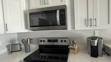 Coffee/tea maker, fridge, microwave, oven