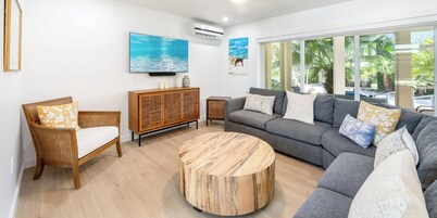 Cloud Nine: Renovated Island House w/Shared Pool on Bio Bay, Walk to the Rum Point Club!