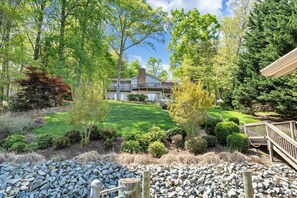 المنطقة المحيطة بالمنشأة