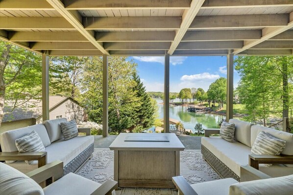 المنطقة المحيطة بالمنشأة