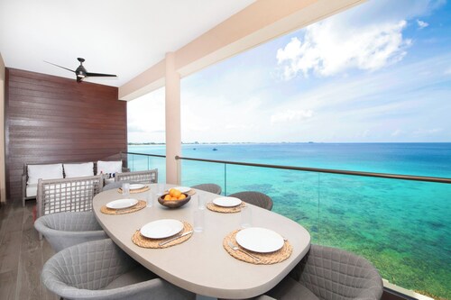 SeaDreams #6 by Grand Cayman Villas