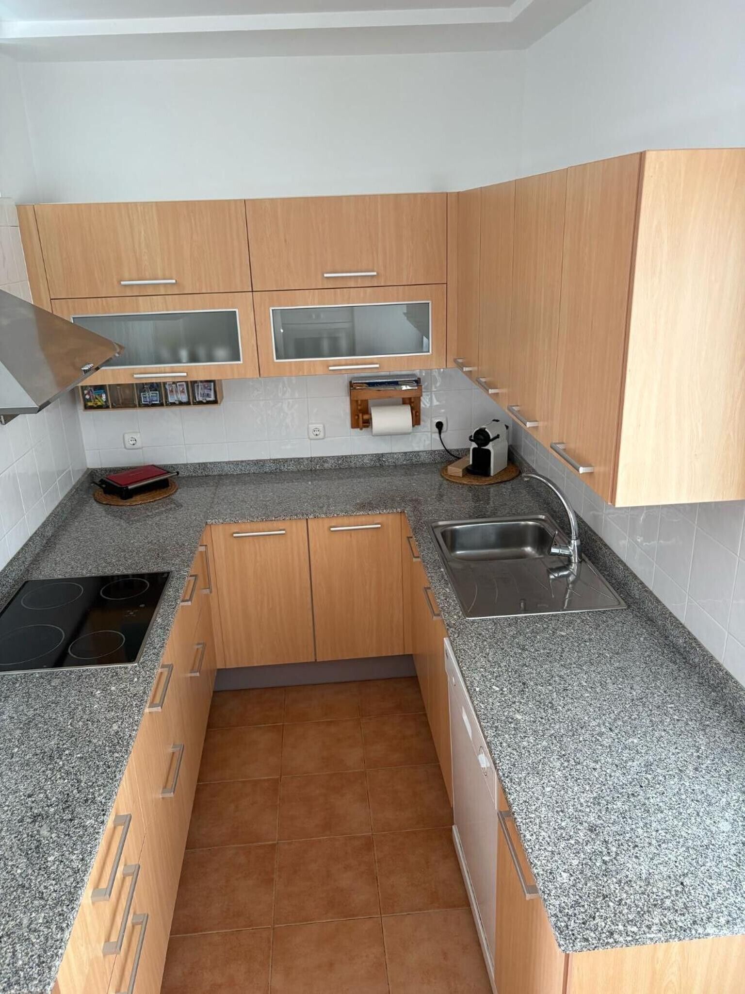 ثلاجة، ميكروويف، فرن، موقد طهي مسطح