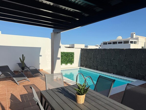 Pool - Villa Vera with Mountain Views, Private Pool, and Wi-Fi (Playa Blanca)