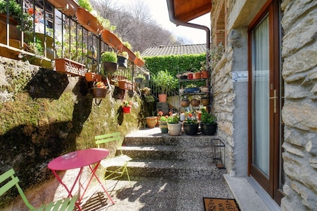 Terrace/patio. Two-room apartment in the valleys of Capriasca (Ca' del Primo)