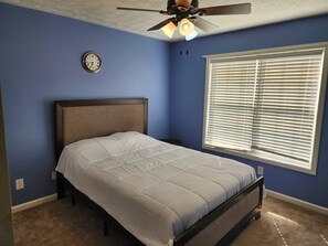 3 chambres, fer et planche à repasser, accès à Internet