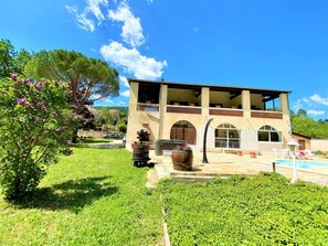 Exterior - Gîte 4/6p, 2 bedrooms, 2 bathrooms, heated outdoor pool, park, jacuzzi, trampoline (Mercuer)