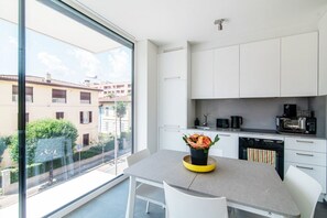 Fridge, microwave, oven, stovetop - A one-bedroom apartment for an excellent stay (FLAT IRON 7) (Viganello)