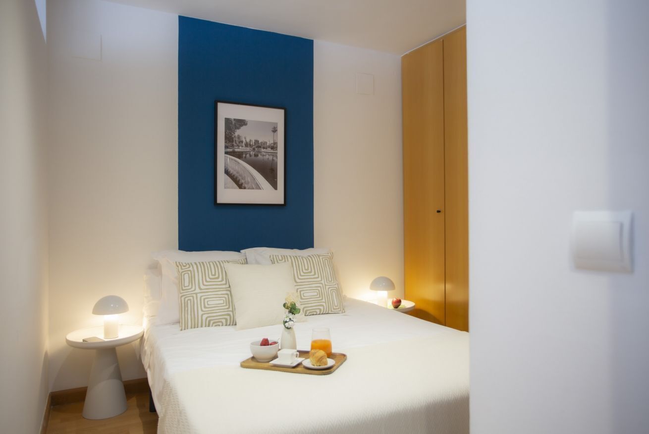 1 habitación, tabla de planchar con plancha, wifi gratis y ropa de cama 