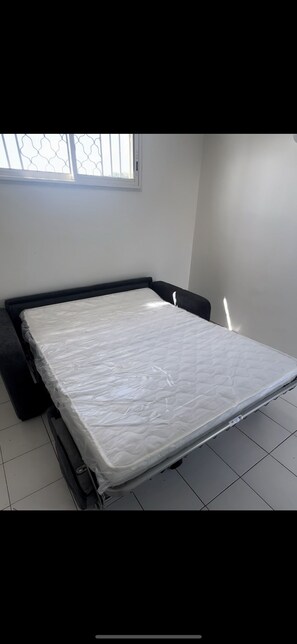 1 bedroom, iron/ironing board, internet