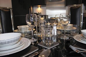 Dining - Central 2-bedroom flat with private parking in Aberdeen (Aberdeen)