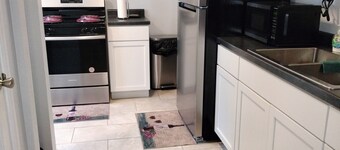 Fantastic 3-bedroom house with AC, heating and internet in South Bend