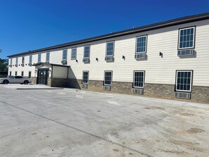 Exterior - Efficiency Deluxe Hotel  (Sulphur)