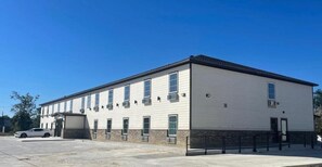 Exterior - Efficiency Deluxe Hotel  (Sulphur)