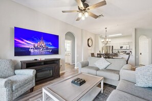 スマートテレビ、暖炉、テレビゲーム