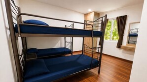A bunk bed room with a wooden floor and a window with curtains. - Cameron Farm House (Ulu Telom)