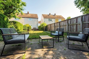 A patio with outdoor furniture, a wooden table, and a wooden fence. - Toast Stays - Broomfield House (Durham)