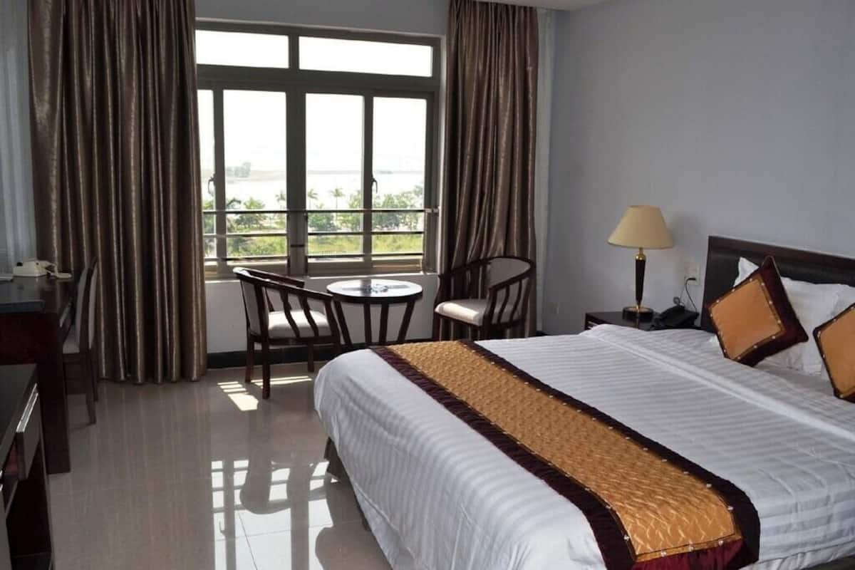 Deluxe Double Room | Blackout drapes, iron/ironing board, free WiFi