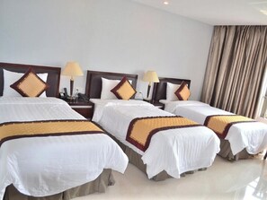 ستائر تعتيم ومكواة/لوح كي وواي فاي مجانًا