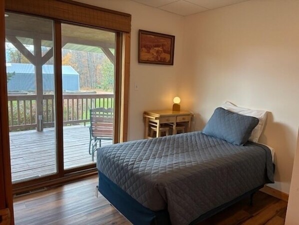 5 habitaciones, caja de seguridad en la habitación y escritorio