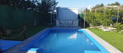 حمّام سباحة خارجي