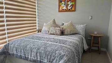 2 bedrooms, iron/ironing board, WiFi, bed sheets