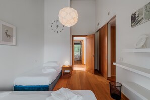 2 bedrooms, iron/ironing board, WiFi, bed sheets - Holiday Home 'Casa Tróia' with Private Garden, Wi-Fi and Air Conditioning (Troia)