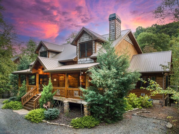 Exterior - Borders the Toccoa • Steps to Fishing & Tubing (Mineral Bluff)