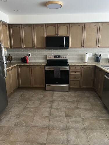 Cozy Whitby Shores Townhome| Marina and Free Parking