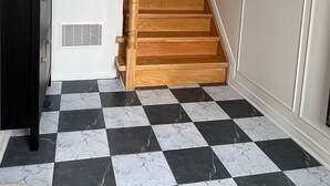 A staircase with wooden steps and a black and white checkered floor. - Cozy Whitby Shores Townhome| Marina and Free Parking (Whitby)