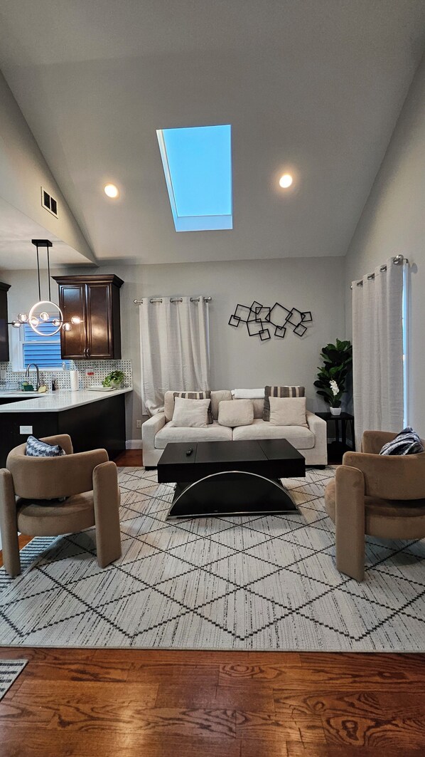 Living area - Jersey city + 4 car parking 20 min Time Square (Jersey City)