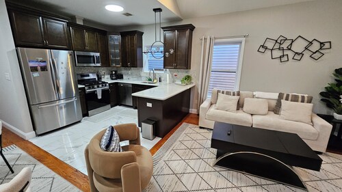 Jersey city + 4 car parking  20 min Time Square