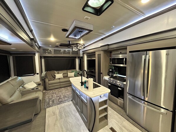 Mikroaaltouuni, uuni, liesi